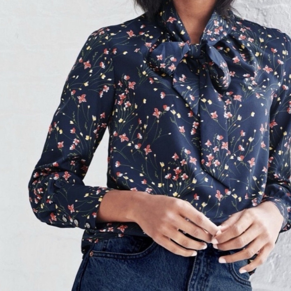 UNTUCKit Lynn Floral Blouse with Tie, size small | navy with red flowers